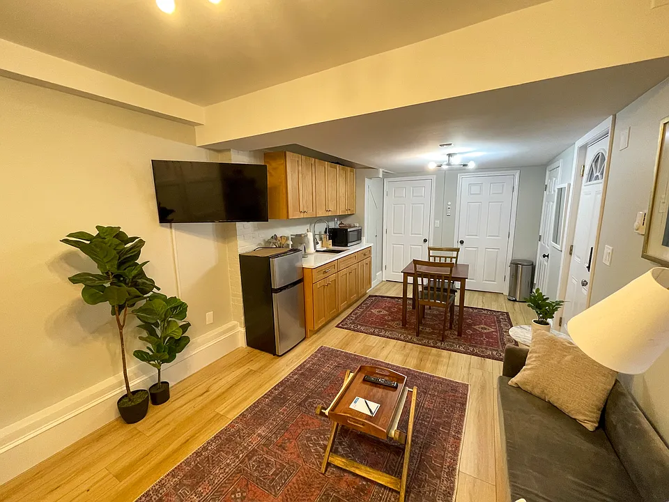 24 Warwick Rd #B