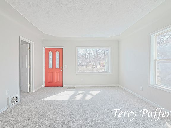 4th image of 2913 Howden St