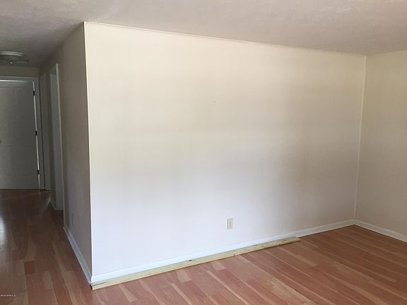 4th image of 118 Meadowbrook Dr