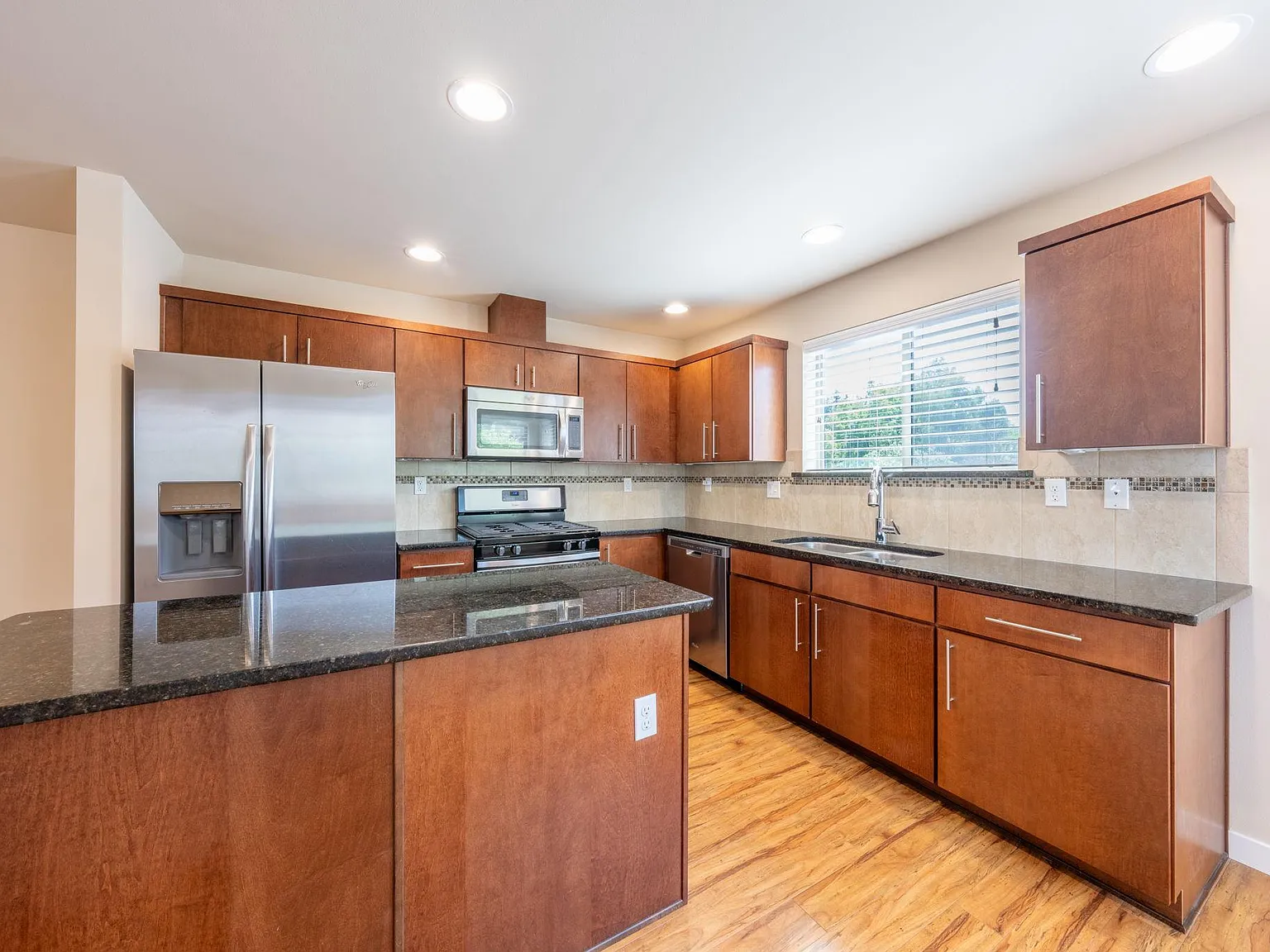 3 bed, 1320 sqft, $3,095 — Photo 4