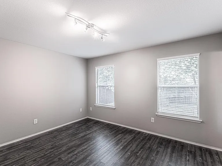 180 Onyx Lake Dr — Photo 17