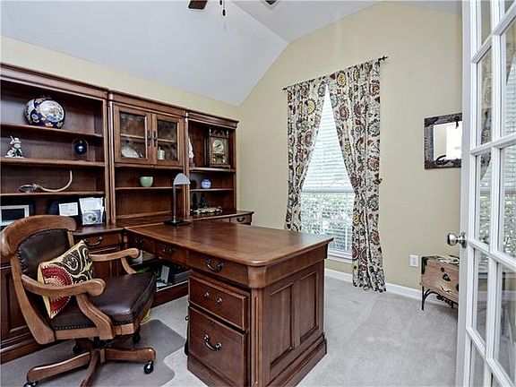 4th image of 2816 Plantation Dr