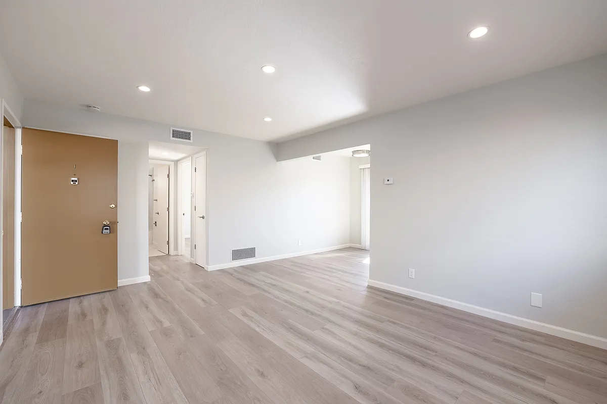 Family Room - 46 Madison Ave #1