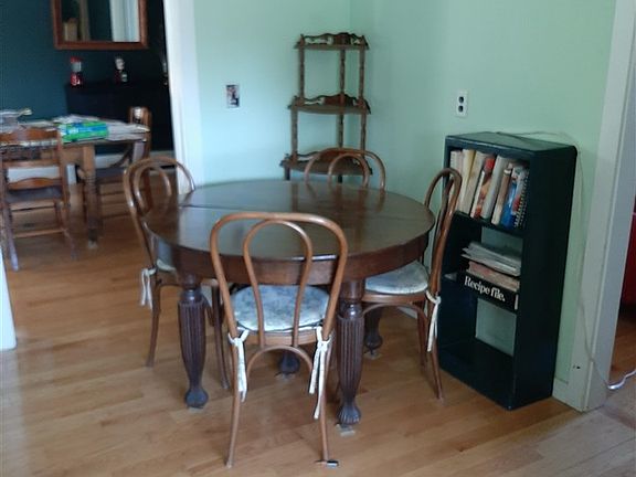 4th image of 122 Saint Lawrence Ave