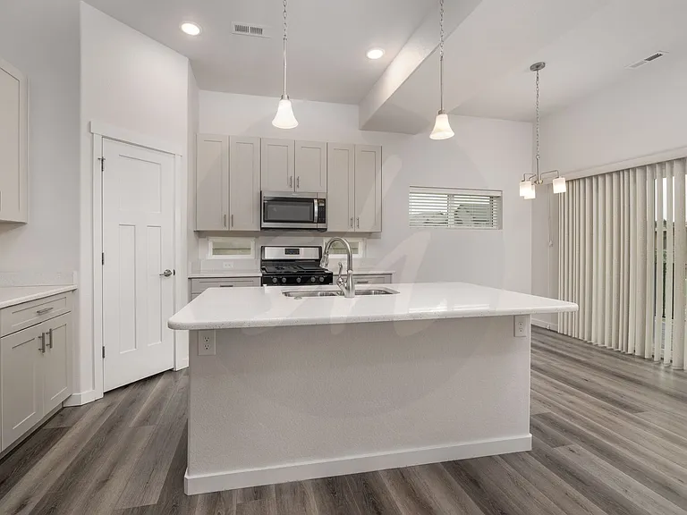 5747 Villa Lorenzo Dr — Photo 5