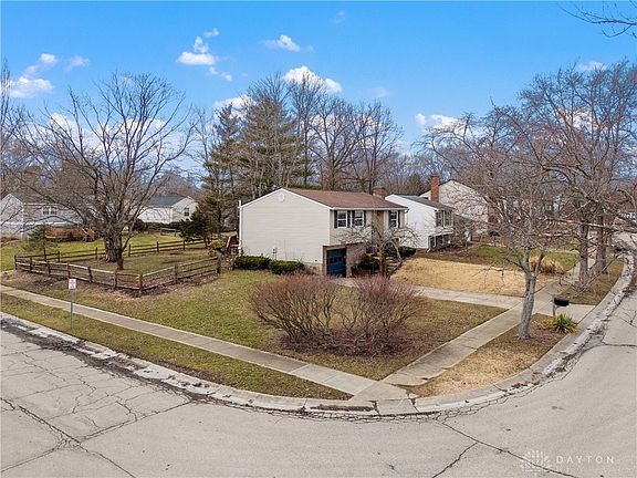 3rd image of 3827 Wood Trail Dr
