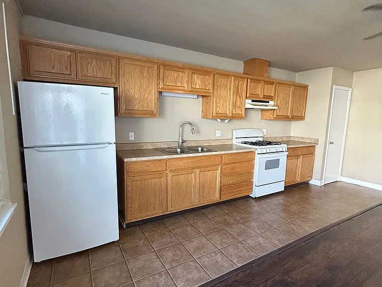 511-517 E Pine St — Photo 2