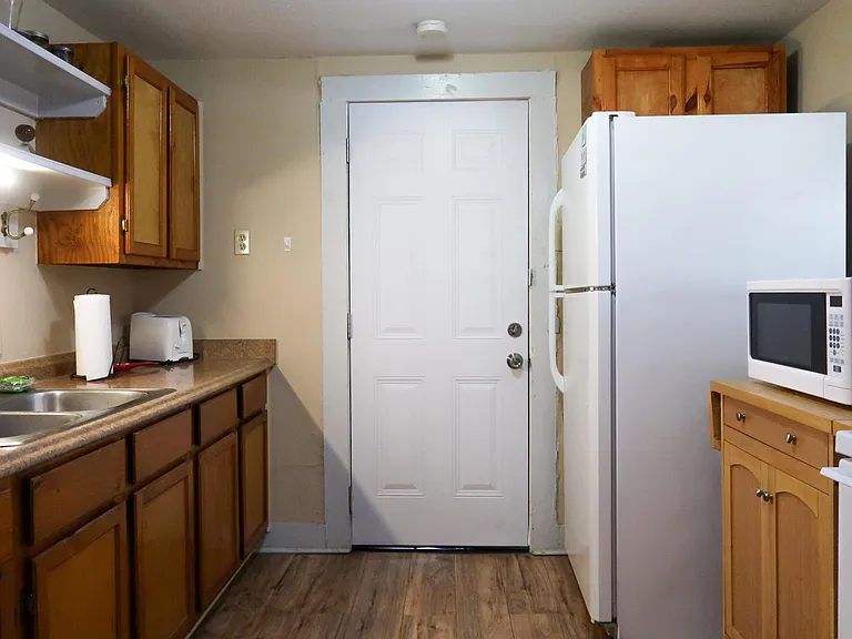 1547 W Agarita Ave #C — Photo 11