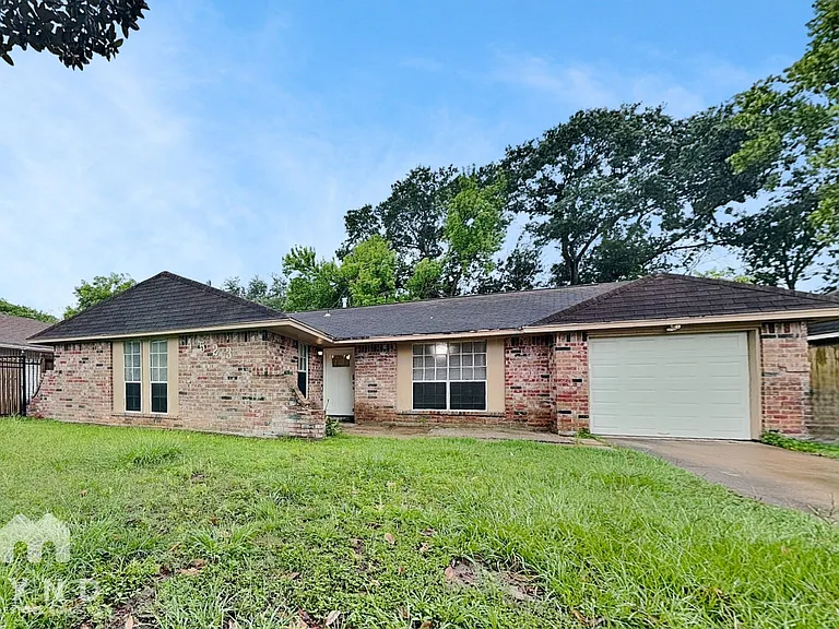 4523 Bayou Vista Dr — Photo 1