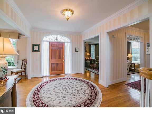 2nd image of 9 Somerset Ln