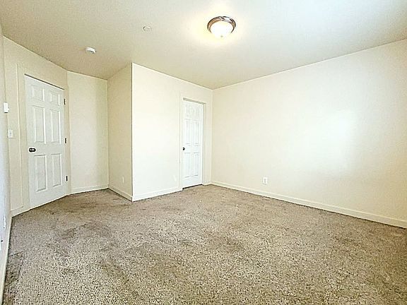 5th image of 904 E Chicago St APT 5