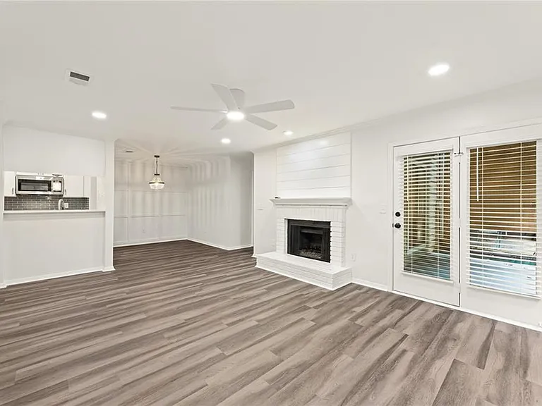 521 Warm Springs Cir — Photo 4