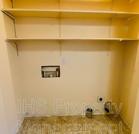 2nd image of 1913 Hoxie Ave APT A