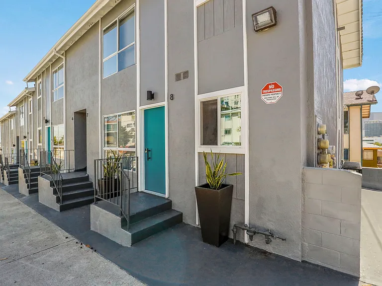 900 W College St — Photo 12