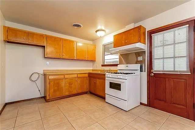 3 bed, 1000 sqft, $1,380 — Photo 3