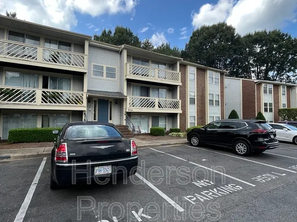 9501 Shannon Green Dr, Charlotte, NC