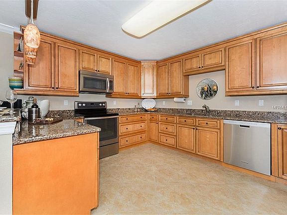 5th image of 550 Flamingo Dr #205