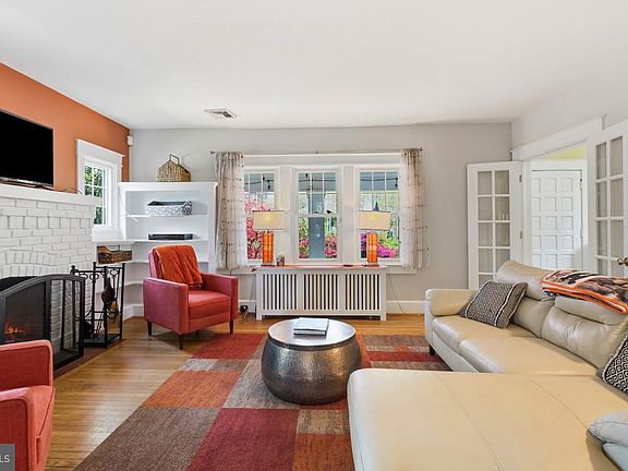 5th image of 428 Whittier St NW