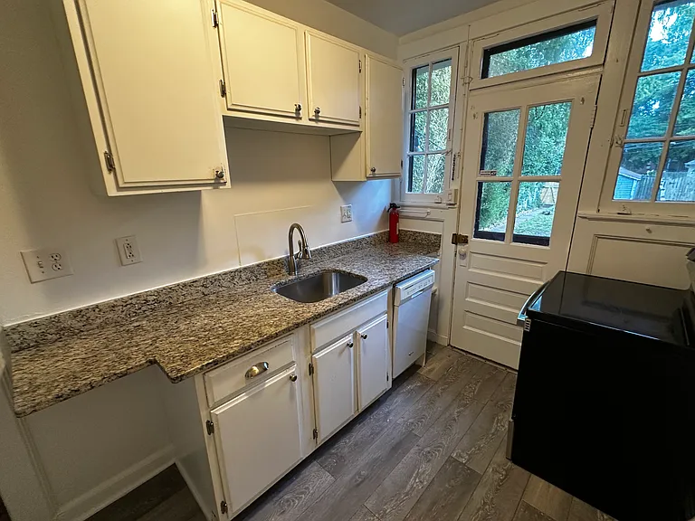 4414 Reservoir Rd NW — Photo 12