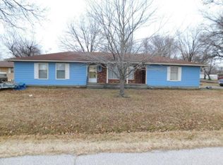212 S High St, Arma, KS 66712