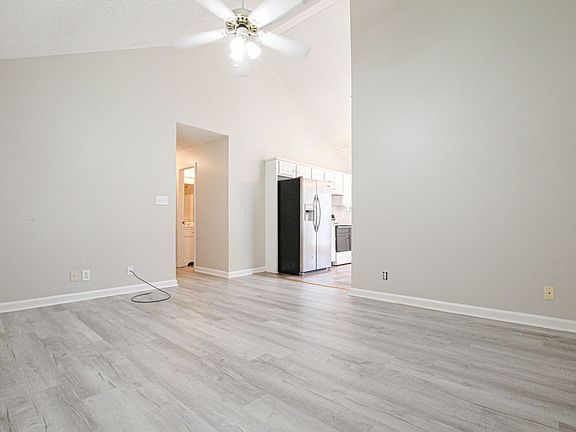 5th image of 358 Donna Dr