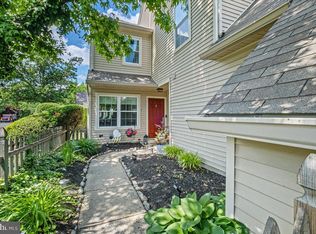 7 Woodlake Dr, Marlton, NJ 08053