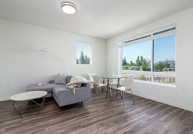 Lumina Apartments — Photo 9