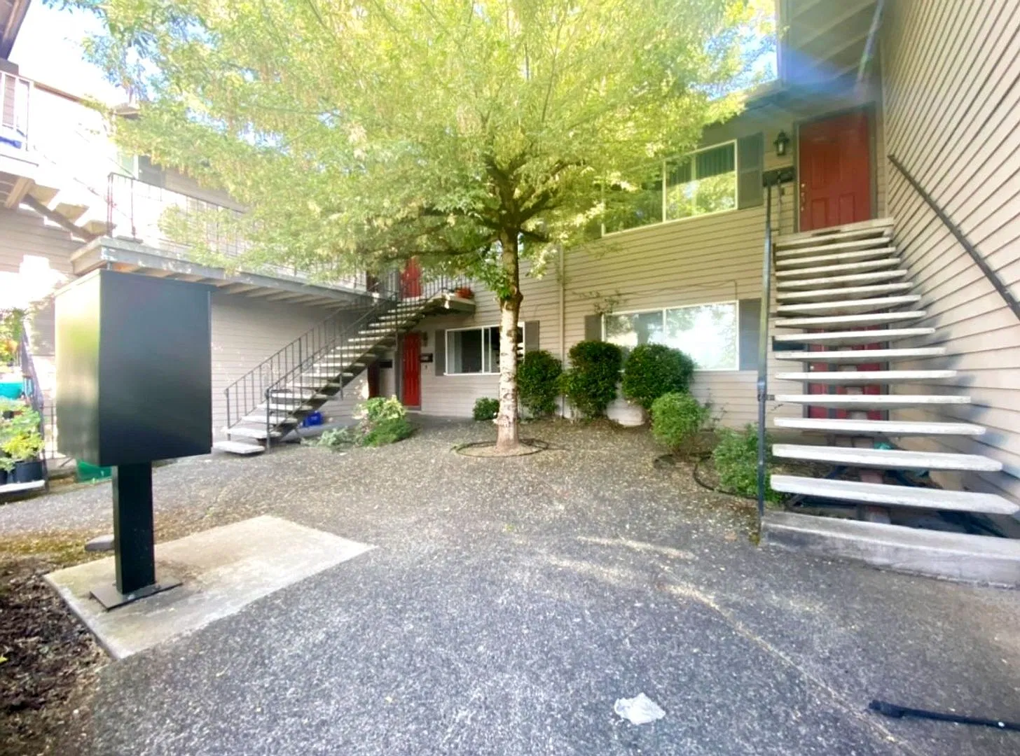 0174-04PP Stark Street Apartments — Photo 2
