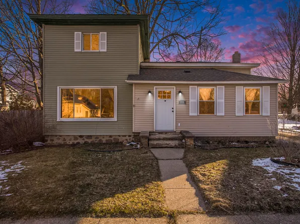 215 S Sherwood Ave, Plainwell, MI 49080