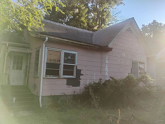 2nd image of 2418 Grand Ave
