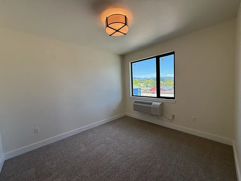 702 Victory Ln — Photo 37