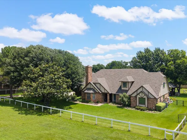 8111 Russell Curry Rd, Arlington, TX 76001