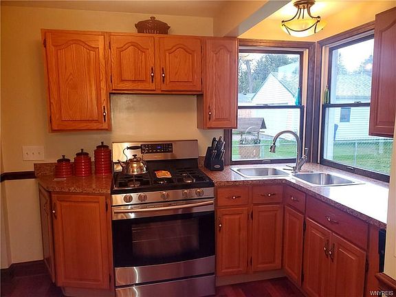 4th image of 114 Lyndale Ct
