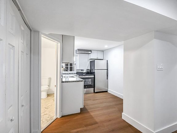 4th image of 648 Keefer Pl NW #Ll