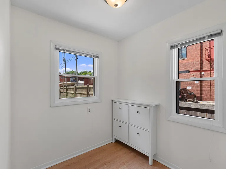 5577 N Kent Ave — Photo 12