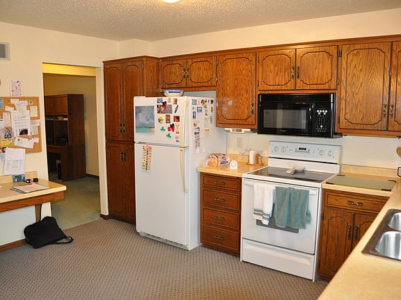 3rd image of 822 E Minnesota St