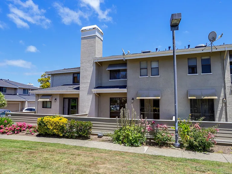 223 Bonita Ln — Photo 36