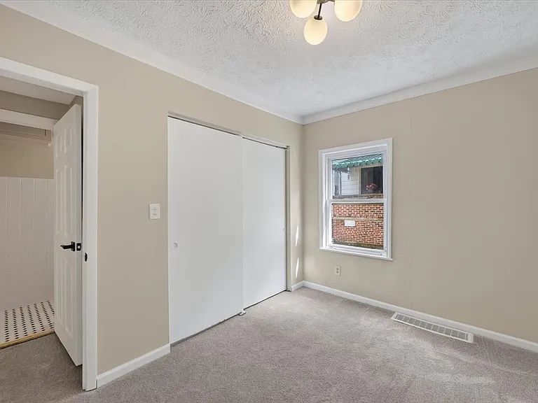 2113 Fairview Ave — Photo 11