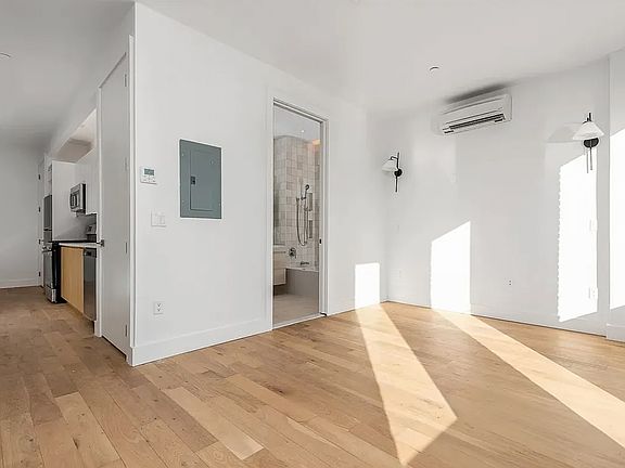 3rd image of 58 Vanderbilt Ave #10M