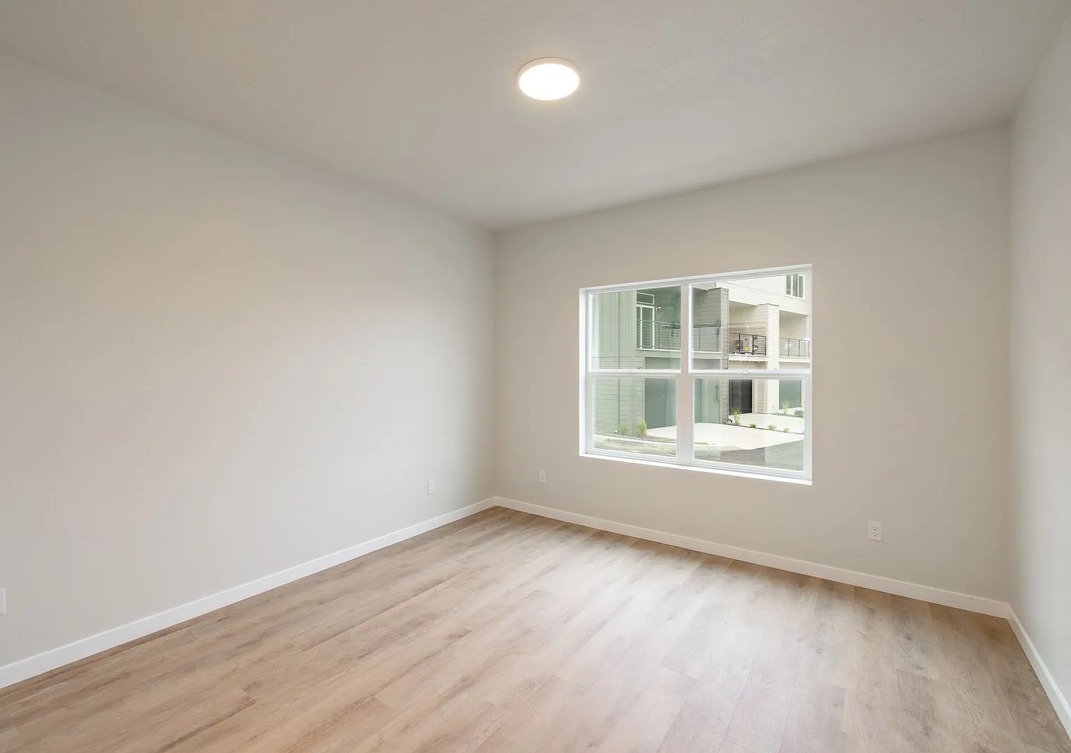 The Vistas Townhomes - 4414 North Dearborn Drive — Photo 3