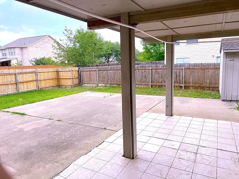 401 Thicket Ln — Photo 9