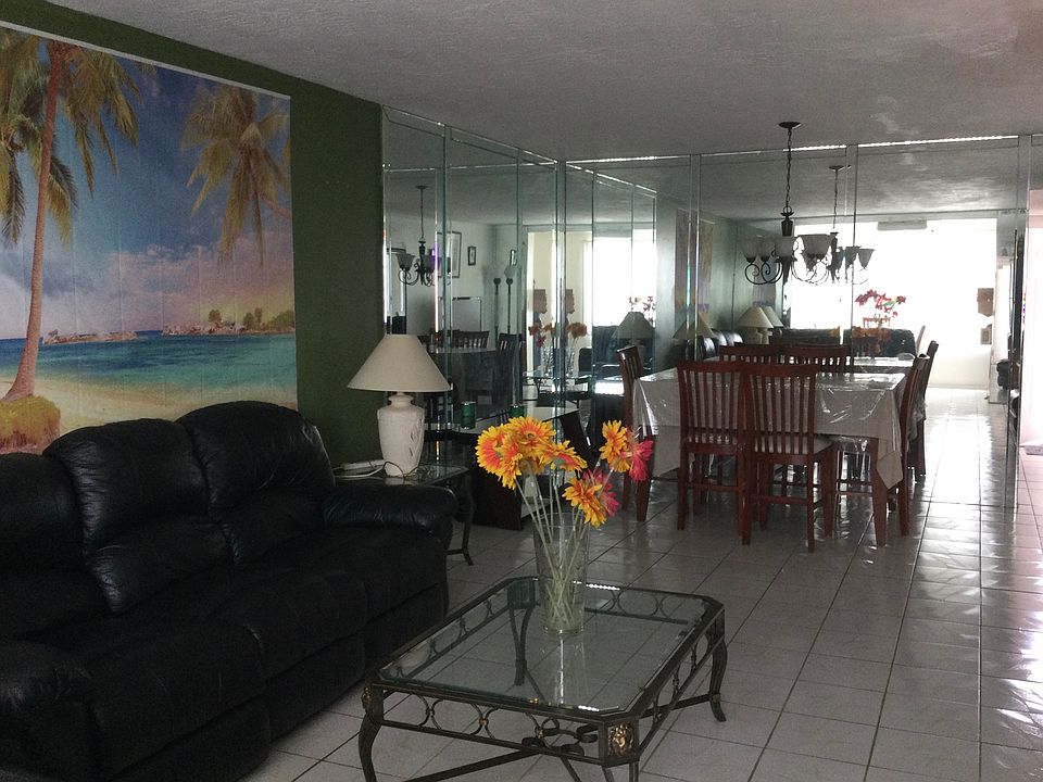 2nd image of 2821 Somerset Dr