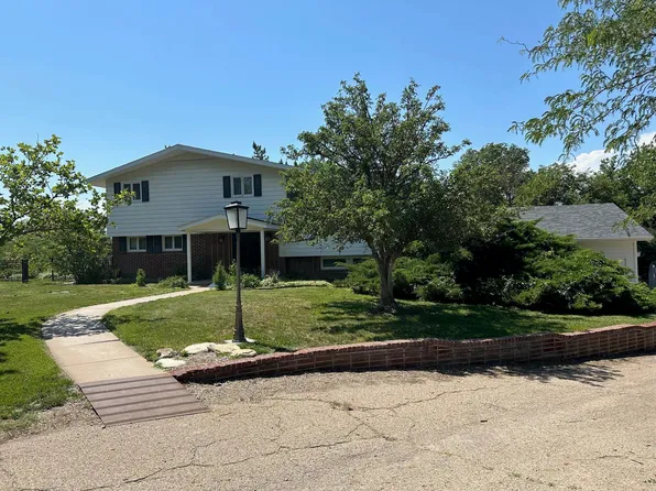 329 Point Dr, Great Bend, KS 67530