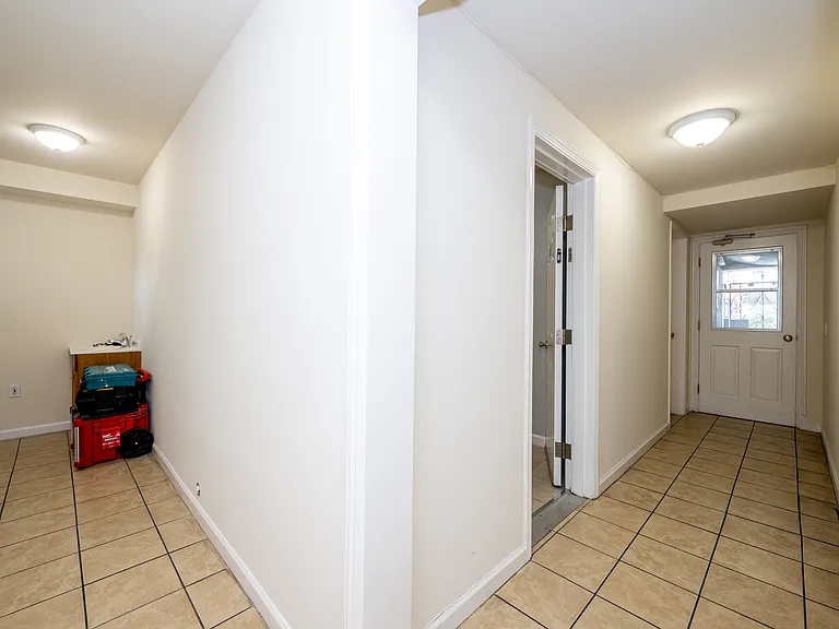 481 Monterey Blvd #A — Photo 16