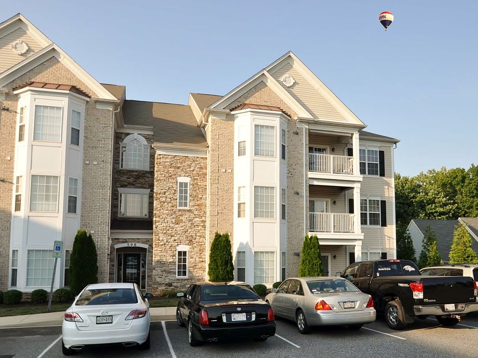 1st image of 506 Lloyd Pl Unit 12
