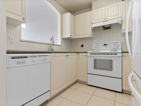 4th image of 538 W 45th Ave #405