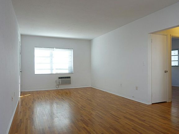 3rd image of 424 Malaga Ave #2