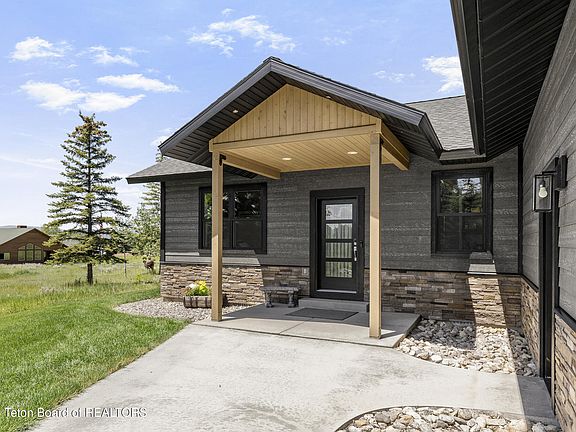 5th image of 152 Porto Rd