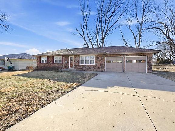 3rd image of 6018 Richards Dr