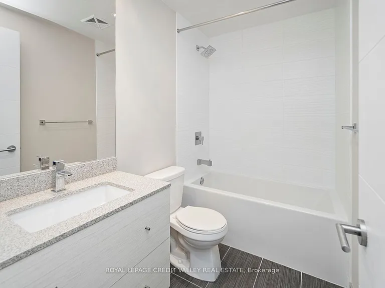 525 Adelaide St W #1732 — Photo 17
